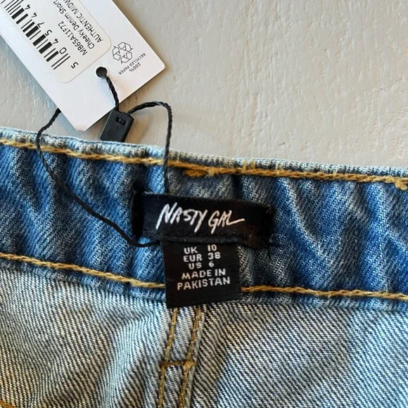 NWT Nasty Gal Cheeky Denim Shorts Mid Wash Size 6 - Picture 6 of 9